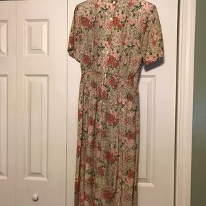 Women’s short sleeve pleated dress